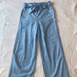 Cropped Capri Pants with Bow